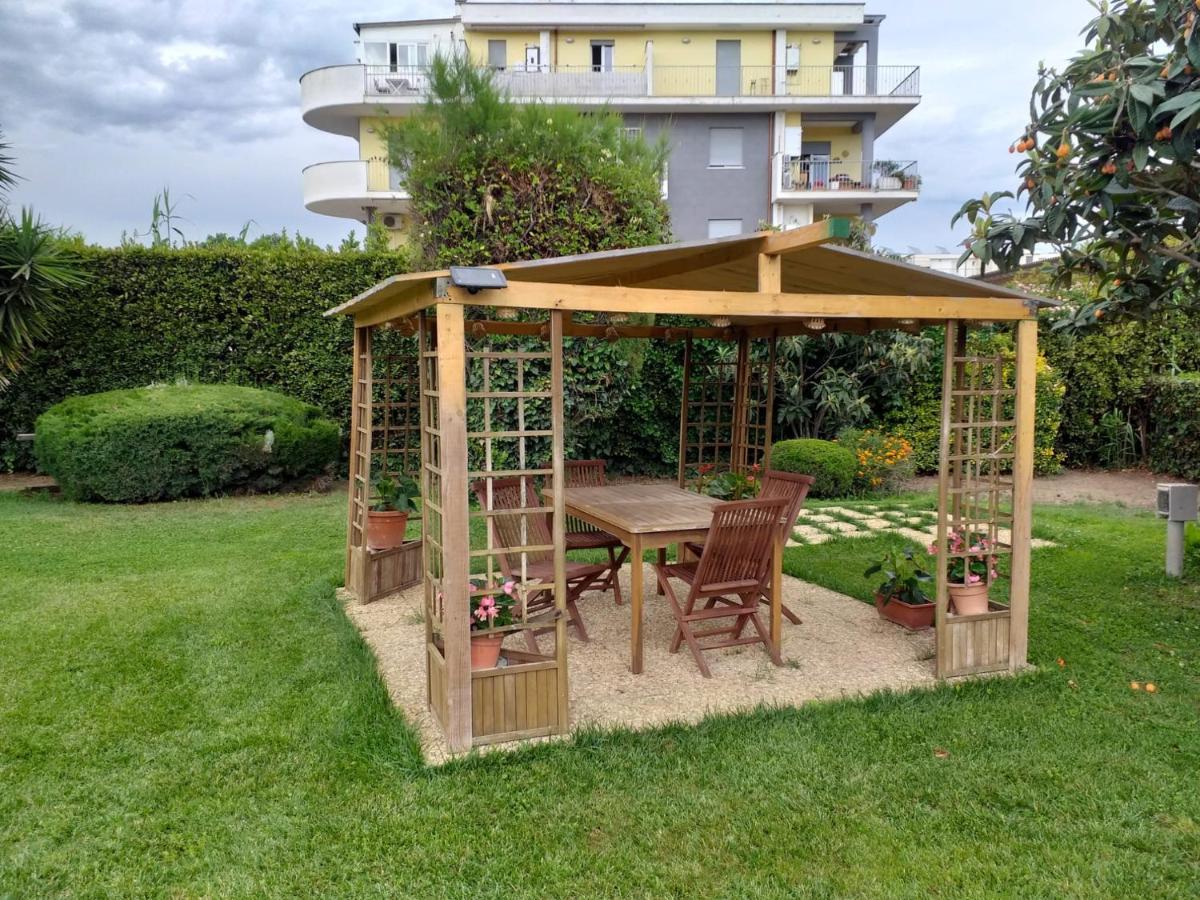 Garden Basement - Seminterrato Max 4 Ospiti - Fiumicino Vicino Aeroporto E Fiera Apartment ภายนอก รูปภาพ